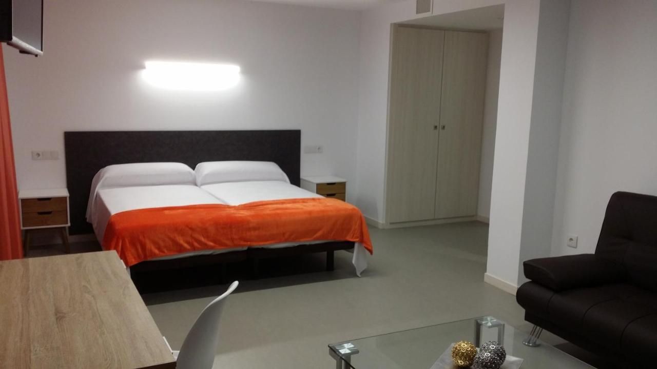Epsilon Alcaniz Hotel Bagian luar foto