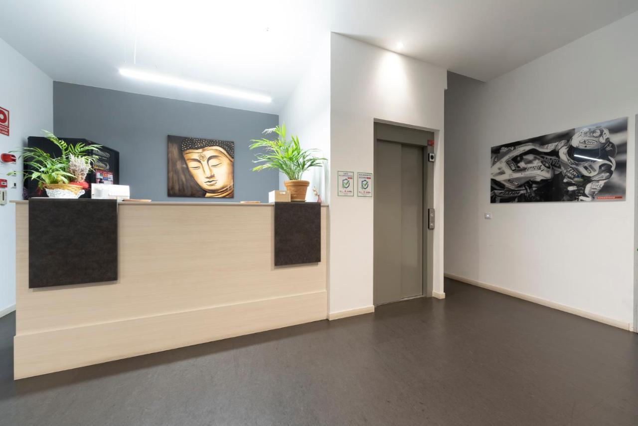 Epsilon Alcaniz Hotel Bagian luar foto